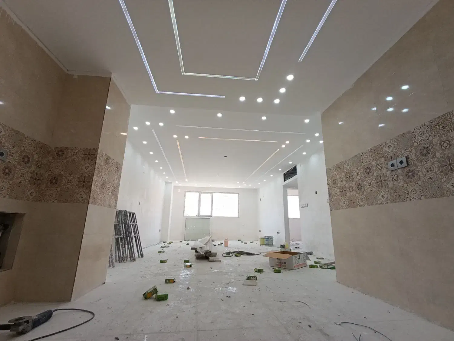 نیازمند شاگرد نقاش وارد|استخدام صنعتی، فنی، مهندسی|شیراز, میانرود|دیوار