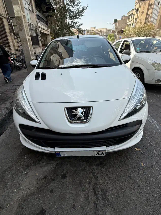 ماشین۲۰۷سال۹۶سفیدکمکارکرد|خودرو سواری و وانت|تهران, شهرآرا|دیوار