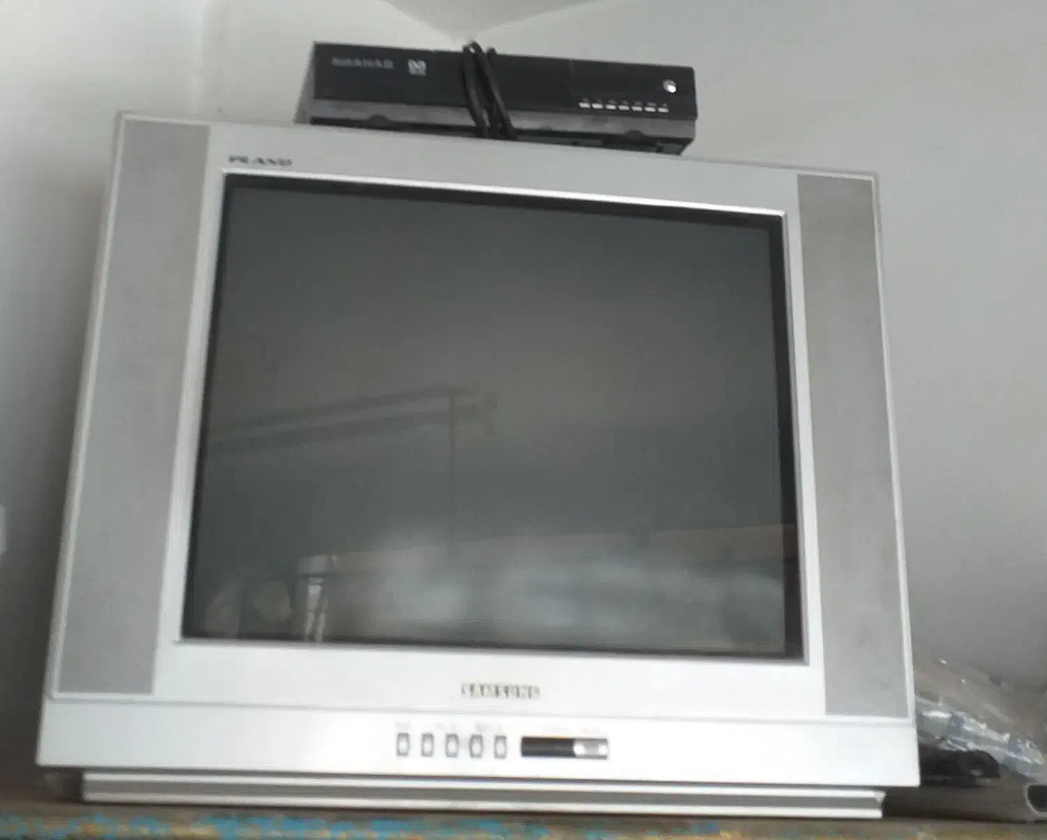 تلویزیون ۲۱ سالم کم کارکرد|تلویزیون و پروژکتور|اراک, |دیوار