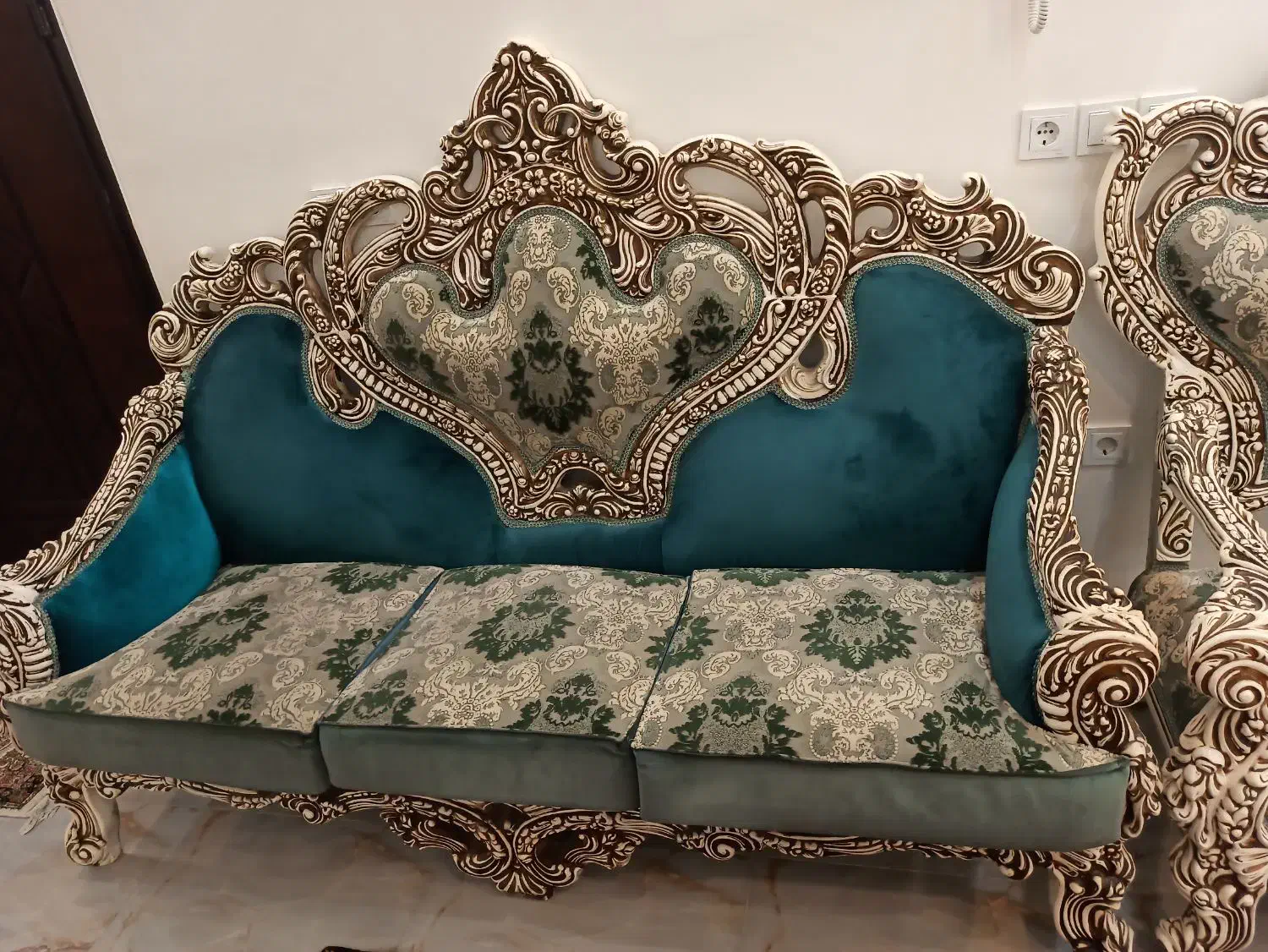 مبل سلطنتی ۷ نفره غذاخوری ۸ نفره و بوفه و جلو مبلی|مبلمان خانگی و میز عسلی|میاندوآب, |دیوار