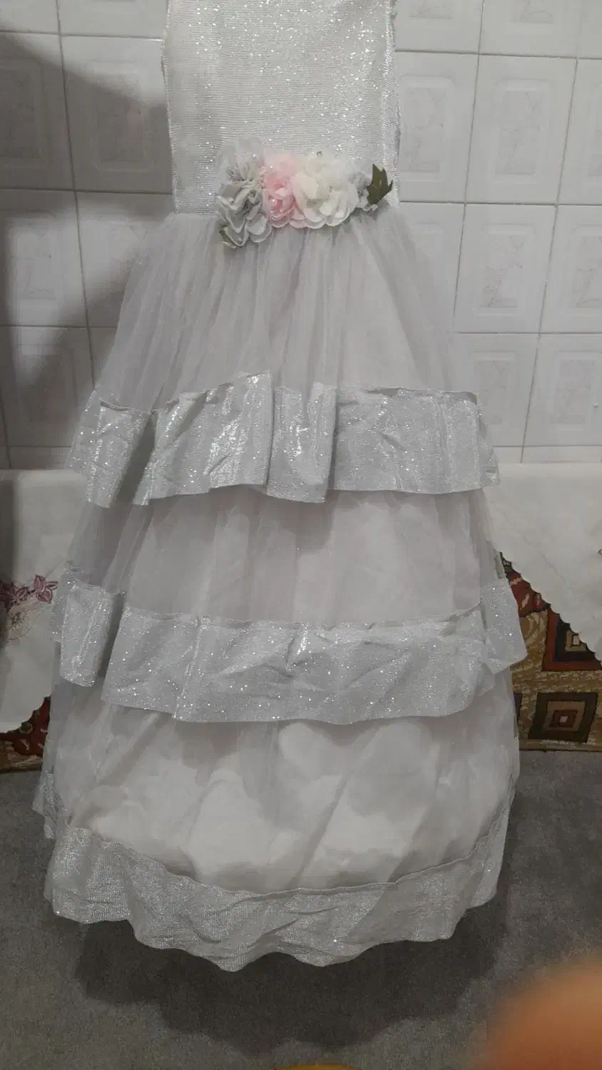 لباس مجلسی|لباس|اقبالیه, |دیوار