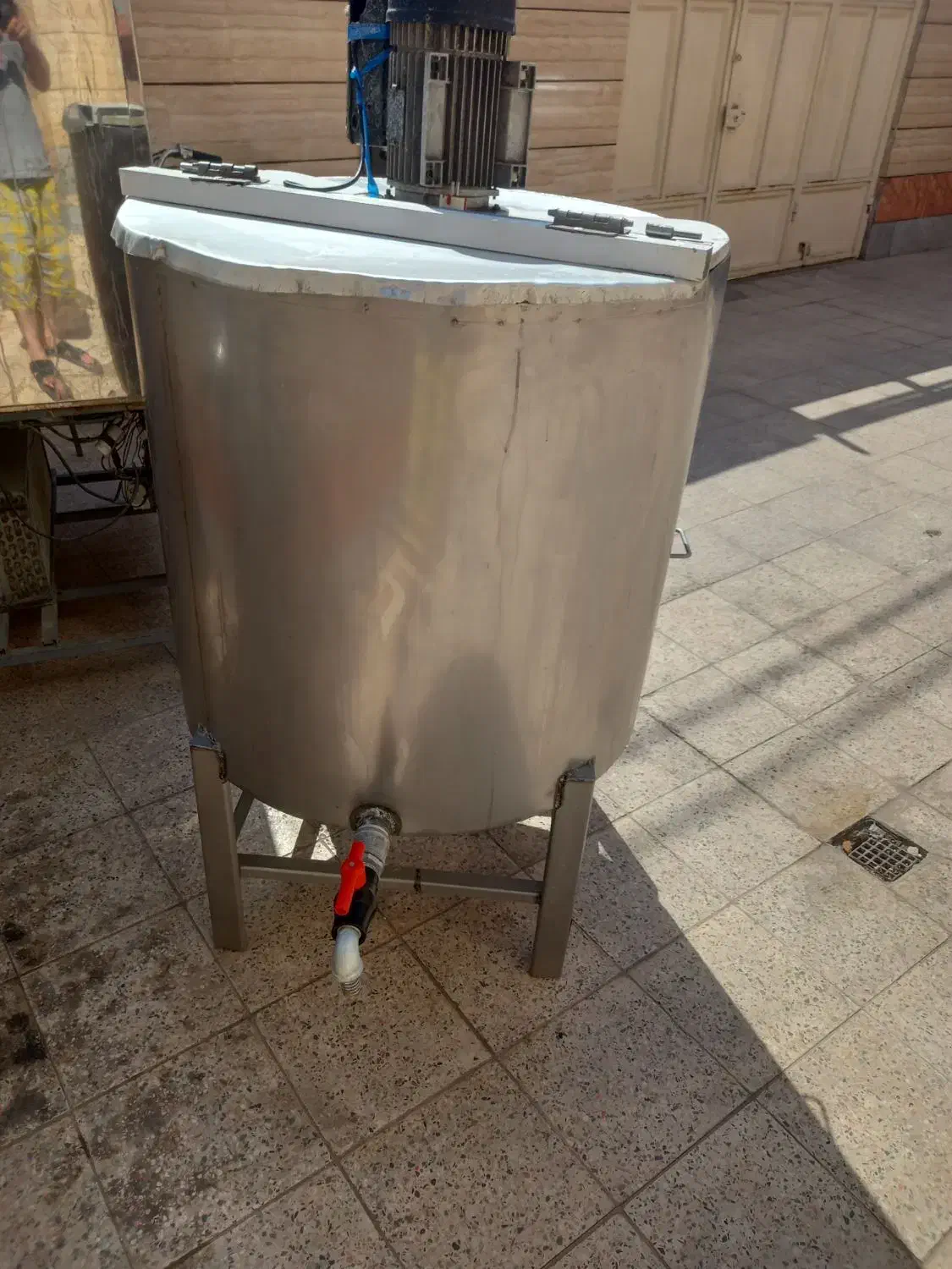 شیر سردکن ۱۲۰۰لیتری با کره گیر ۴۵۰لیتری|ماشین‌آلات صنعتی|اهواز, سیصد دستگاه|دیوار