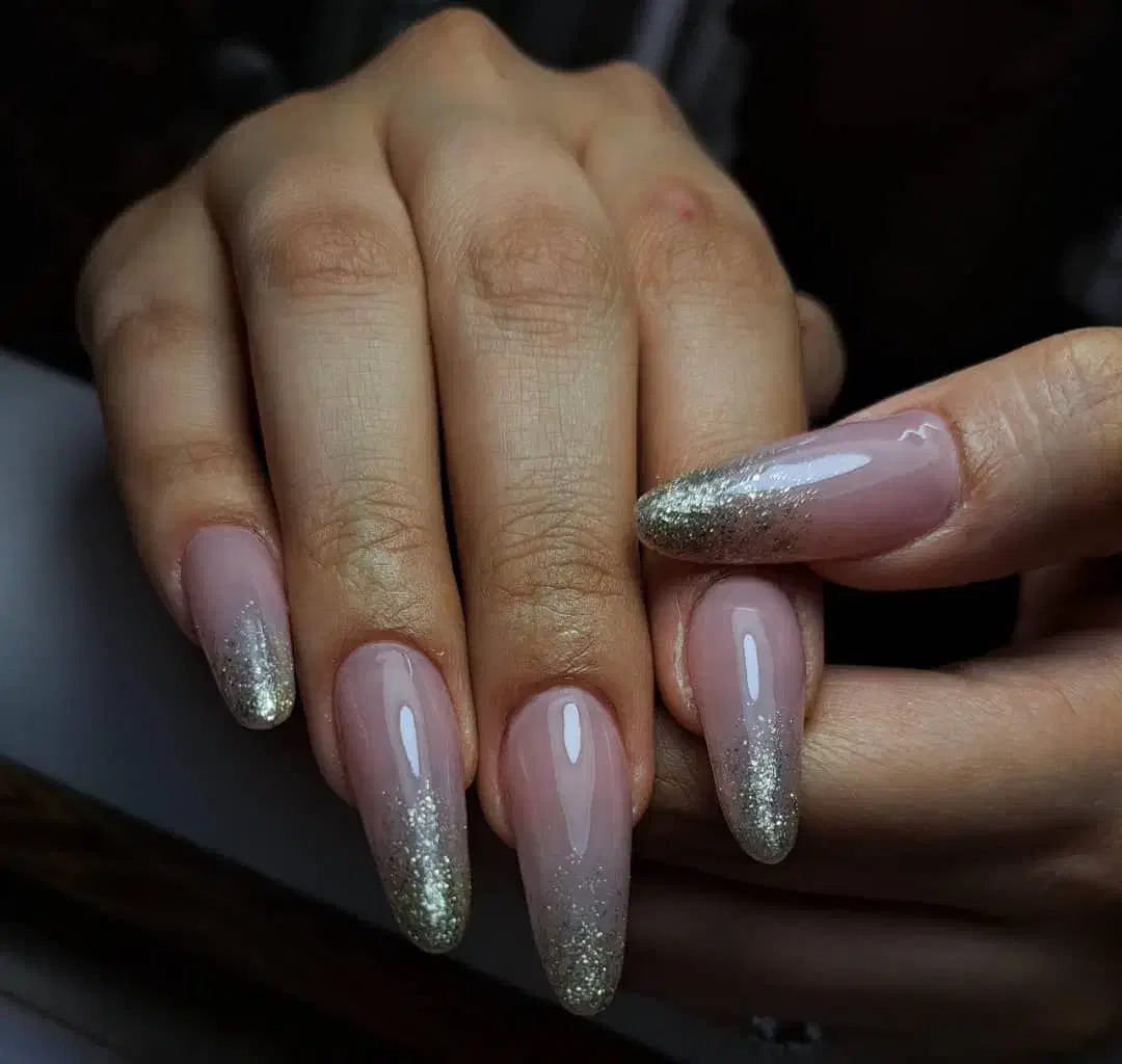 کاشت ناخن حرفه ای با بهترین مواد|خدمات آرایشگری و زیبایی|تهران, فلسطین (میدان انقلاب)|دیوار