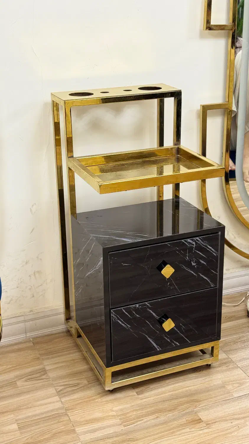 تجهیزات و وسایل سالن زیبایی(ارایشگاه)|آرایشگاه و سالنهای زیبایی|لاهیجان, کوی خزر|دیوار