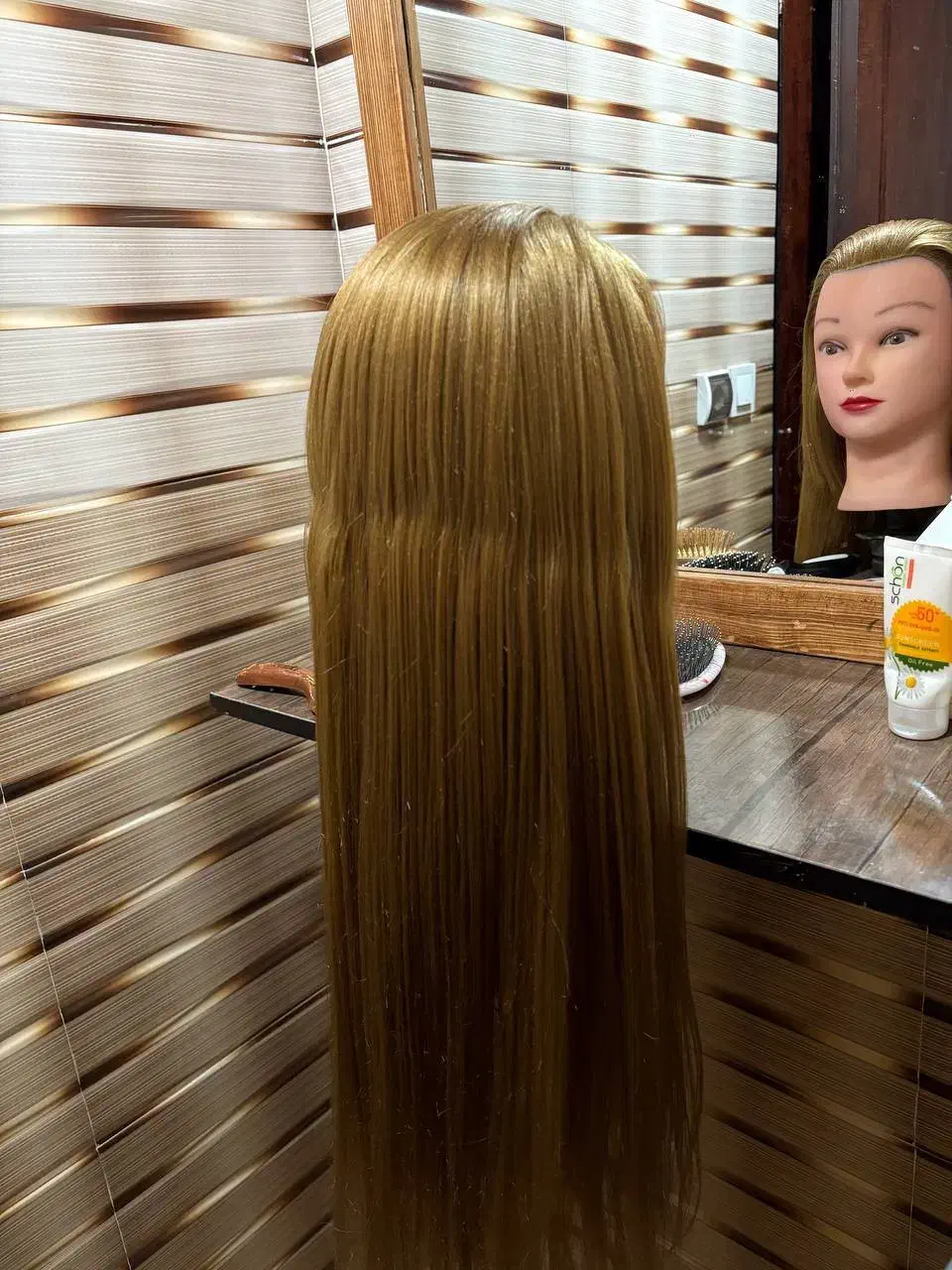 کله مانکن|آرایشی، بهداشتی، درمانی|مهاجران, |دیوار