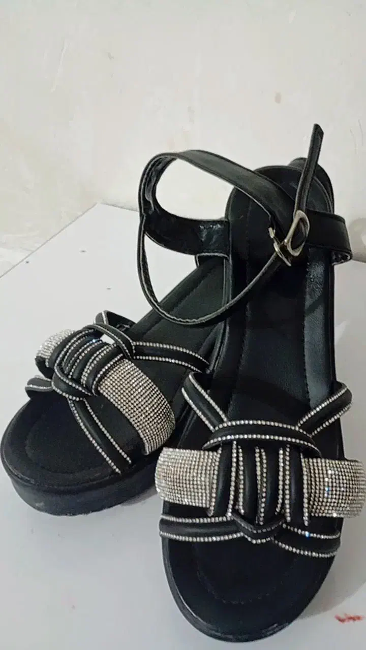 صندل|کیف، کفش، کمربند|زابل, |دیوار