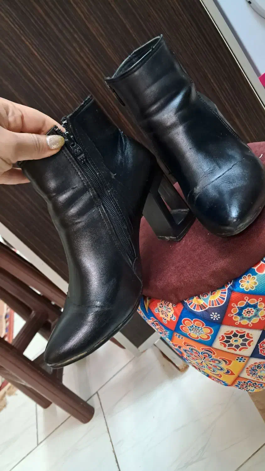 نیم بوت و کفش مجلسی|کیف، کفش، کمربند|رشت, امین الضرب|دیوار