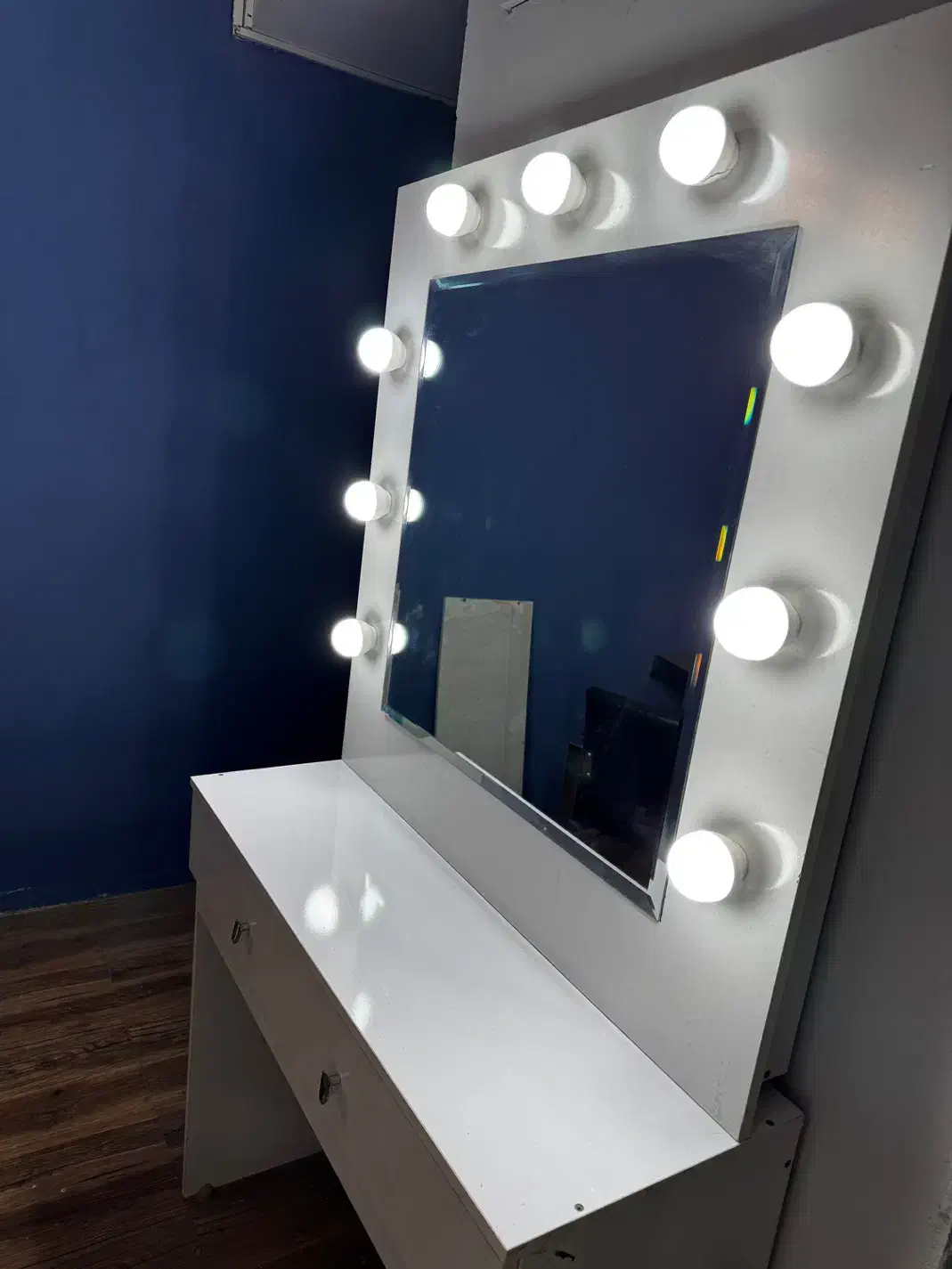 میز و اینه میکاپ|آرایشگاه و سالن‌های زیبایی|نیشابور, دارایی|دیوار