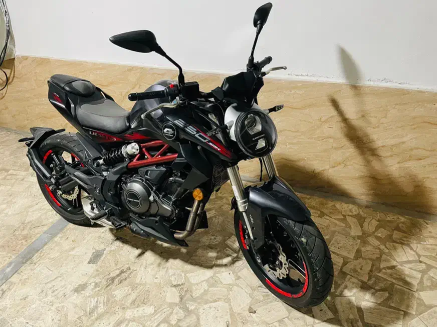 بنلی کیوجی جفت سیلندر|موتورسیکلت|فومن, |دیوار