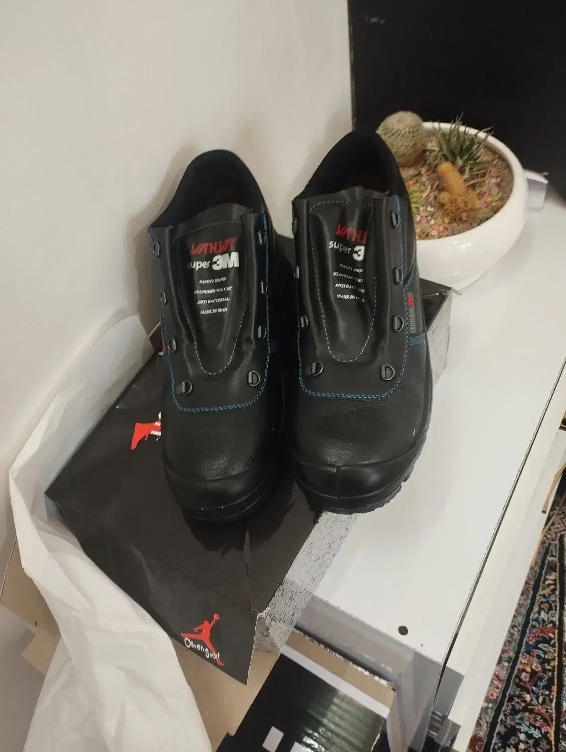 کفش کار|کیف، کفش، کمربند|بروجرد, |دیوار