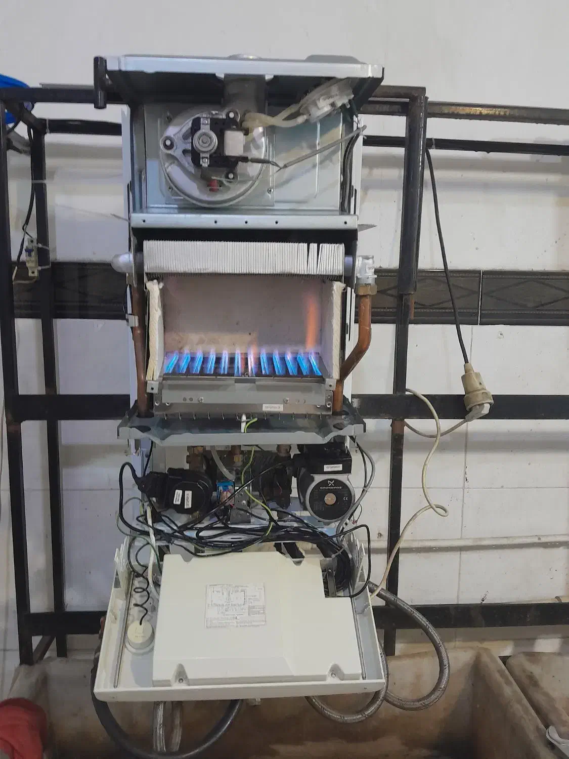 فروش پکیچ دیواری گلدیران ۲۴۰۰۰|آبگرمکن، پکیج، شوفاژ|ارومیه, |دیوار