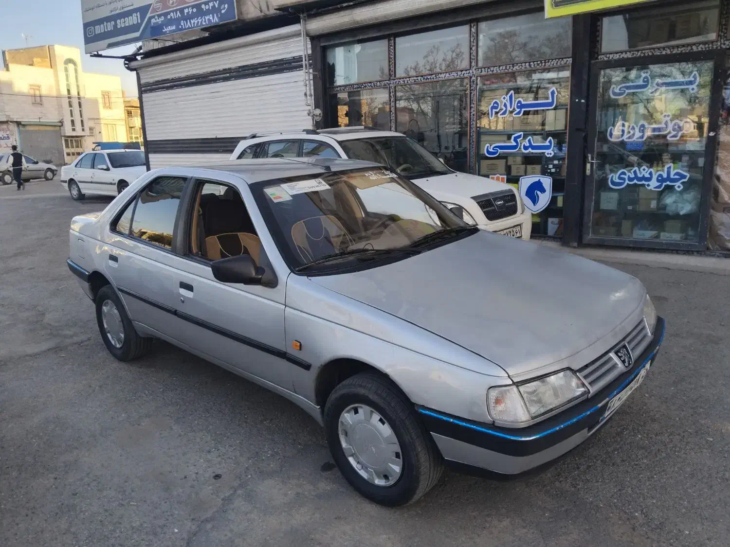 پژو ۴۰۵ نقره‌ای|خودرو سواری و وانت|قروه, |دیوار