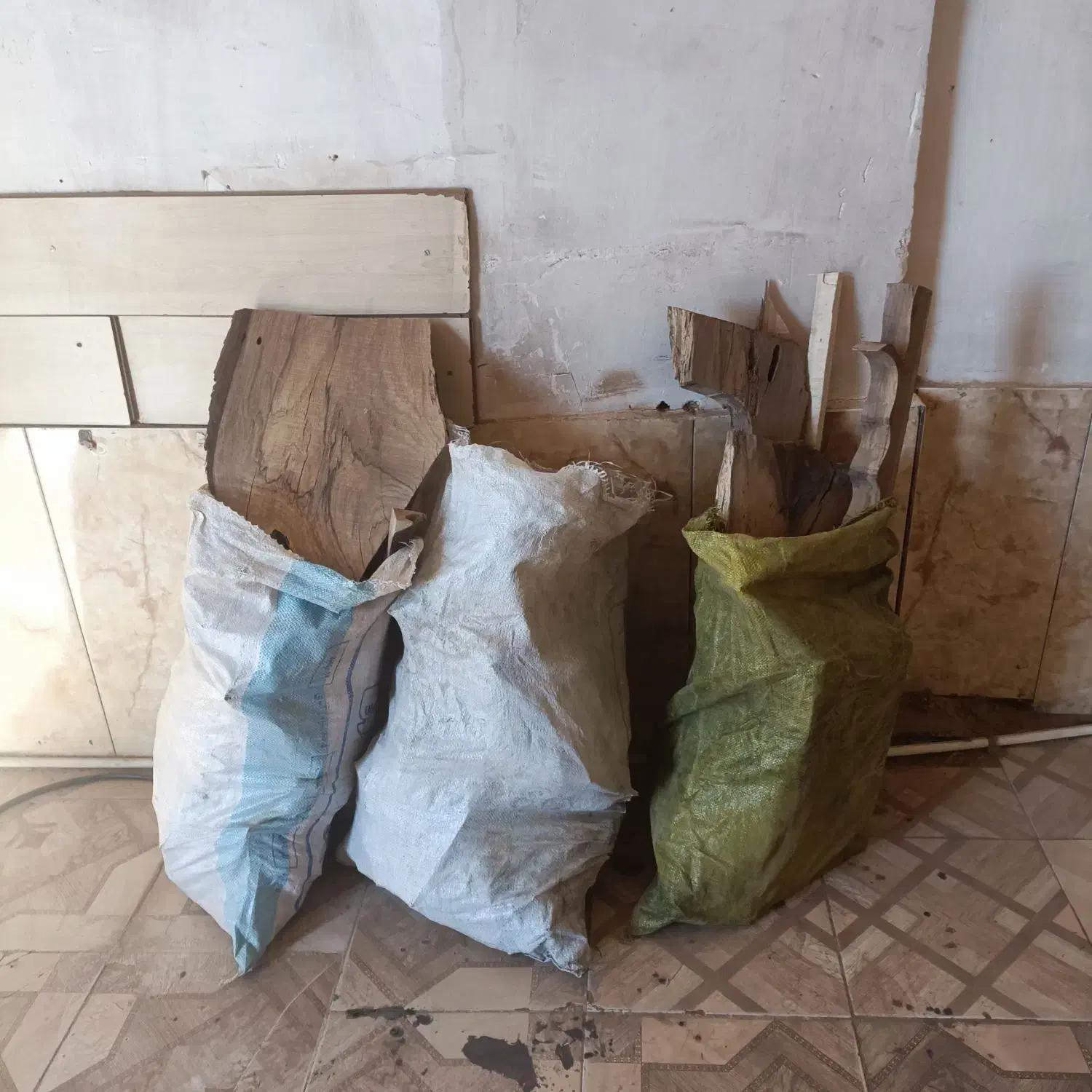 ضایعات چوب گردو برای آتیش و کبابی|حراج|سبزوار, امیر کبیر|دیوار