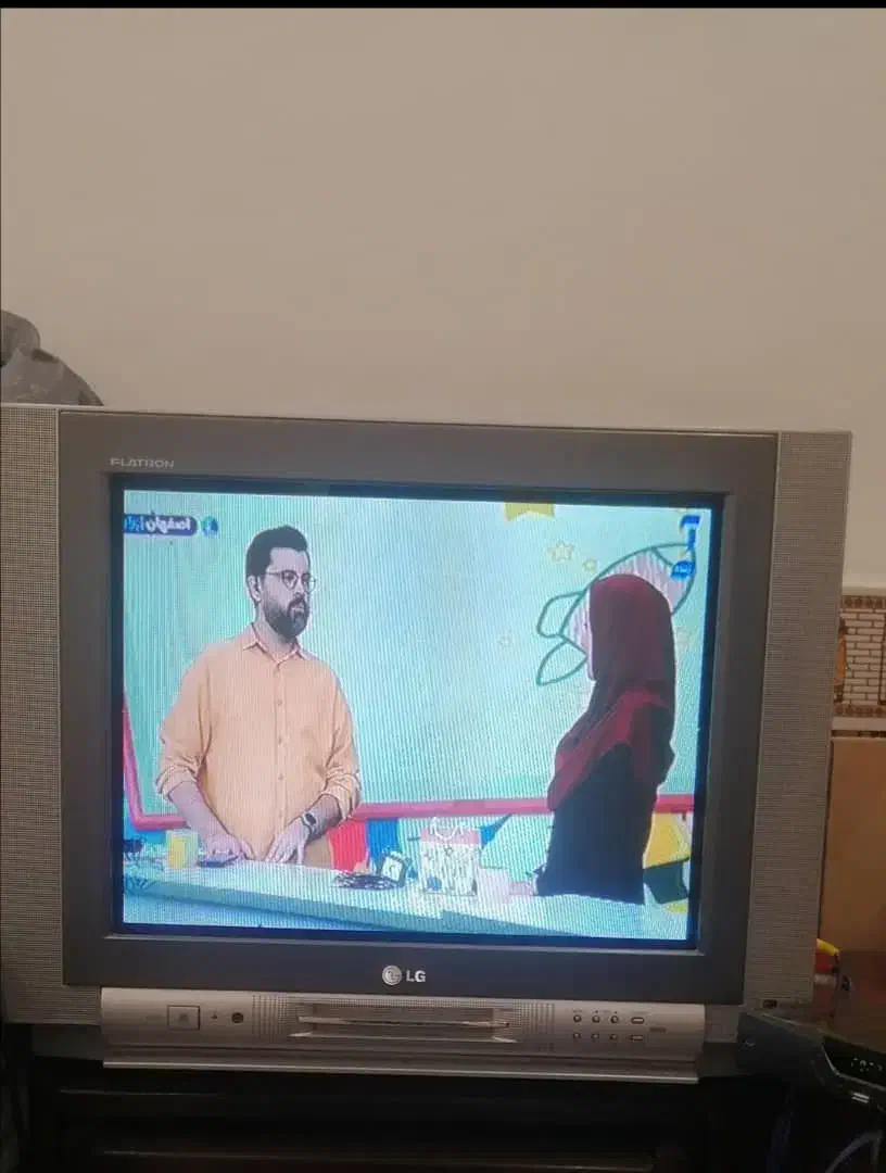 تلویزیون ۲۱ اینچ همراه با گیرنده دیجیتال|تلویزیون و پروژکتور|شیراز, شهرک مطهری|دیوار