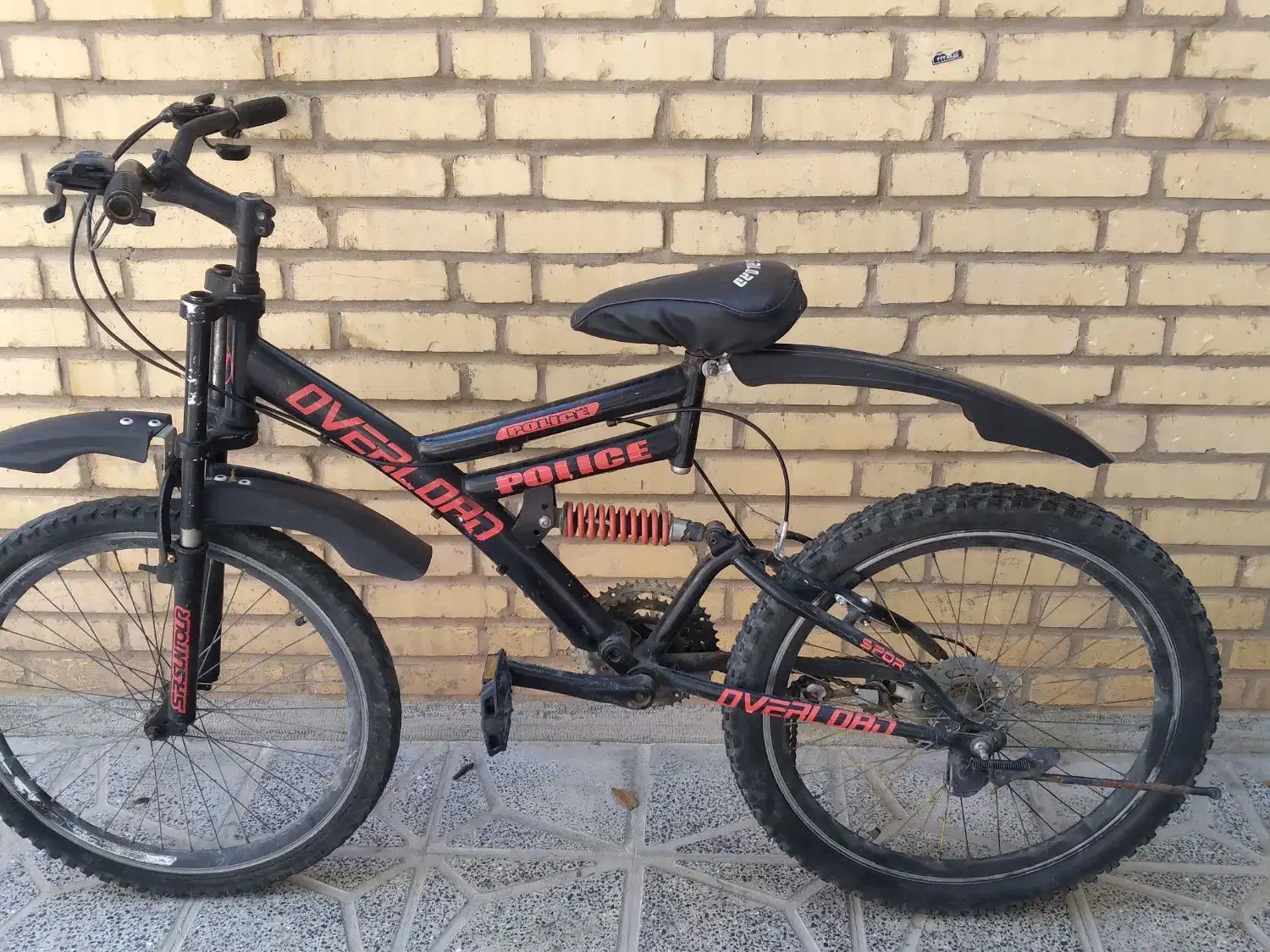 دوچرخه|دوچرخه، اسکیت، اسکوتر|بروجن, |دیوار