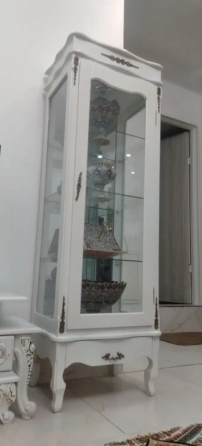 ویترین|کلکسیون اشیاء عتیقه|ساوه, |دیوار