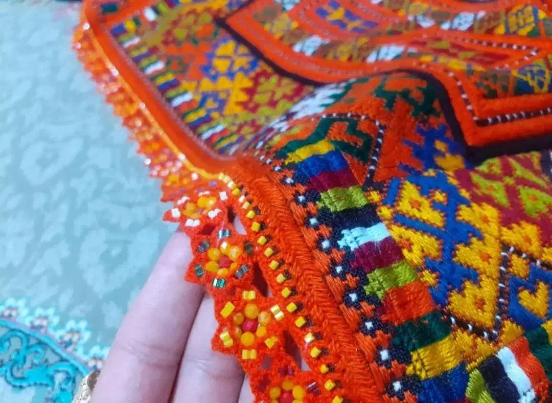 گریشی گرم|لباس|خاش, |دیوار