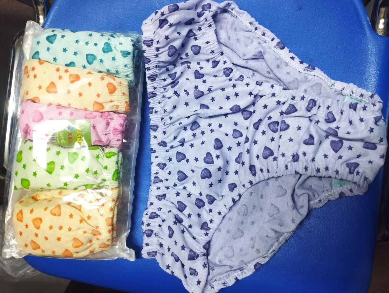 لباس زیر|لباس|سیاهکل, |دیوار