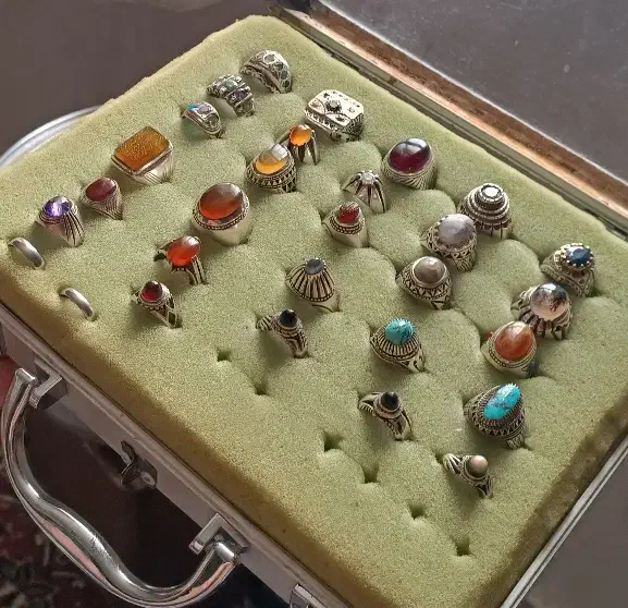 یک جعبه انگشتر نقره کهنه و جواهری کلکسیونی|جواهرات|گنبد کاووس, |دیوار