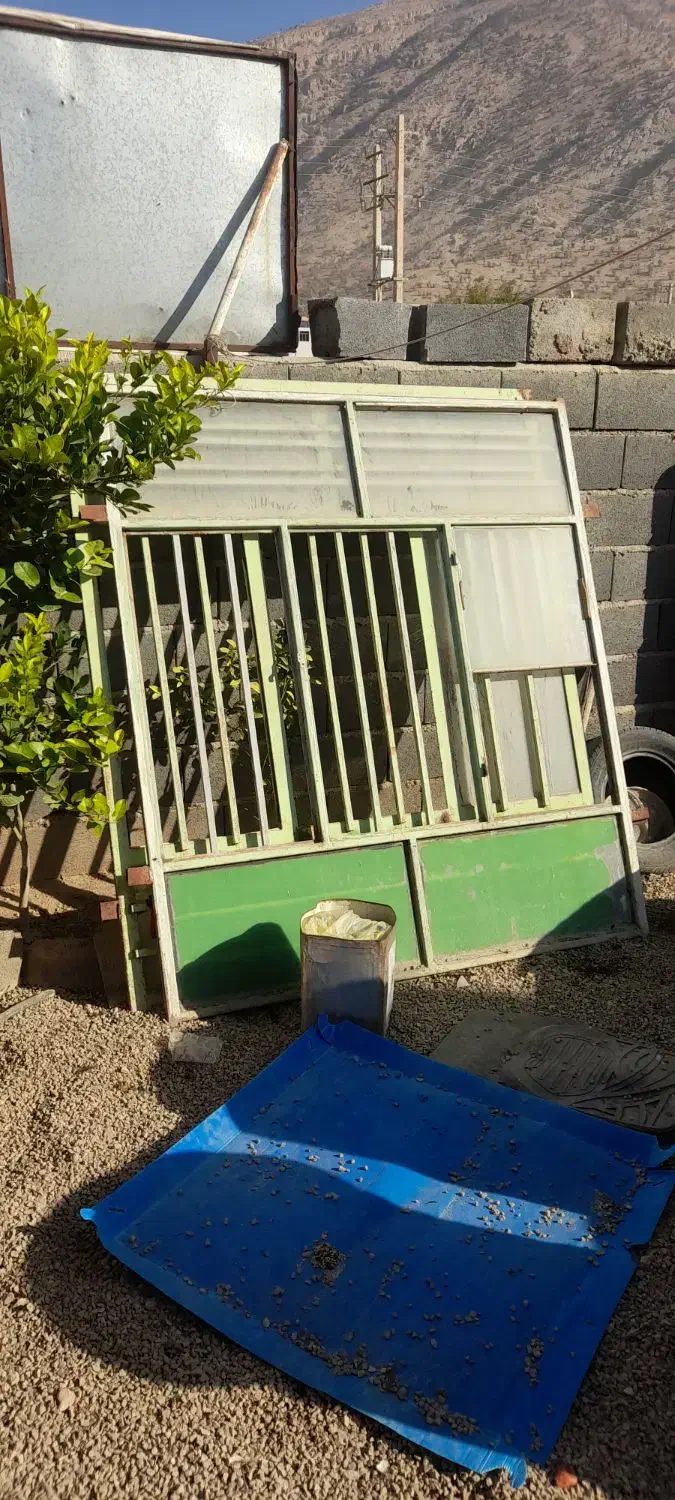 پنجره اهنی رنگ شده|مصالح و تجهیزات ساختمان|لردگان, |دیوار