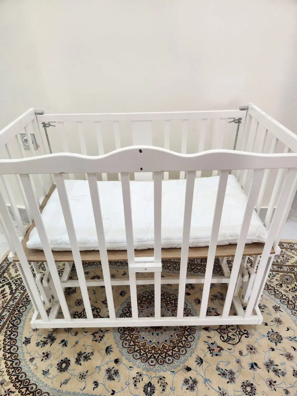 تخت گهواره|تخت و صندلی بچه|ارومیه, |دیوار