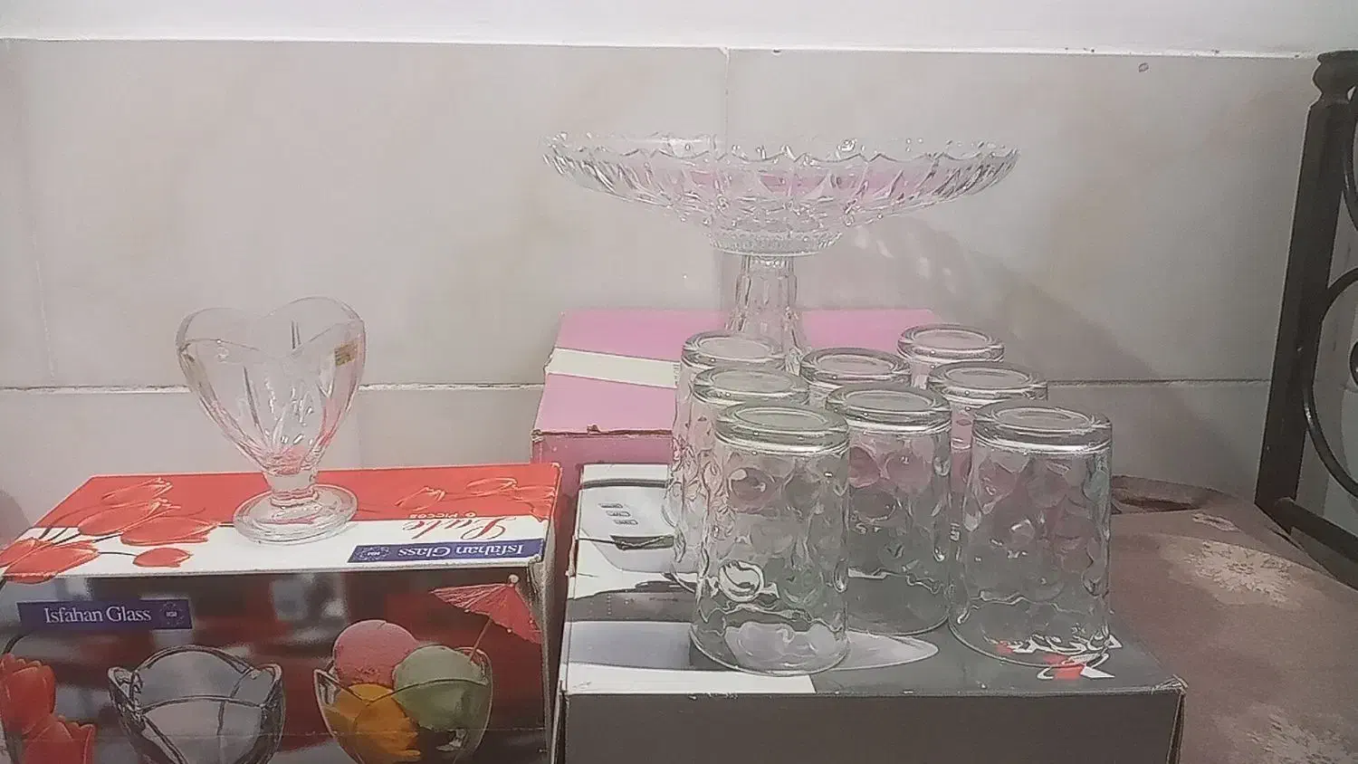 تعدادی ظروف|ظروف سرو و پذیرایی|اراک, |دیوار