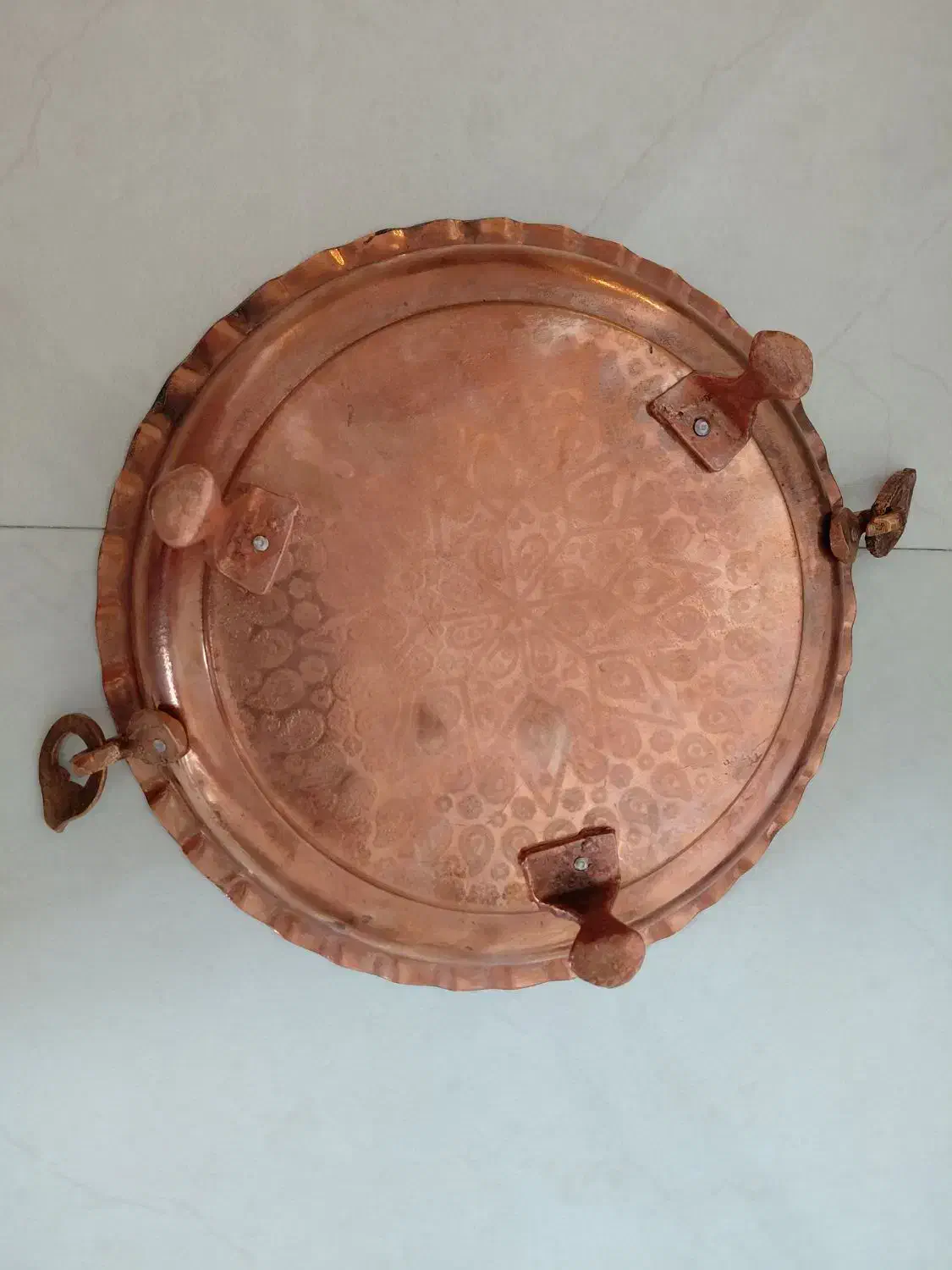 بشقاب مسی گوشواره دار پایه دار|ظروف سرو و پذیرایی|خرمآباد, |دیوار