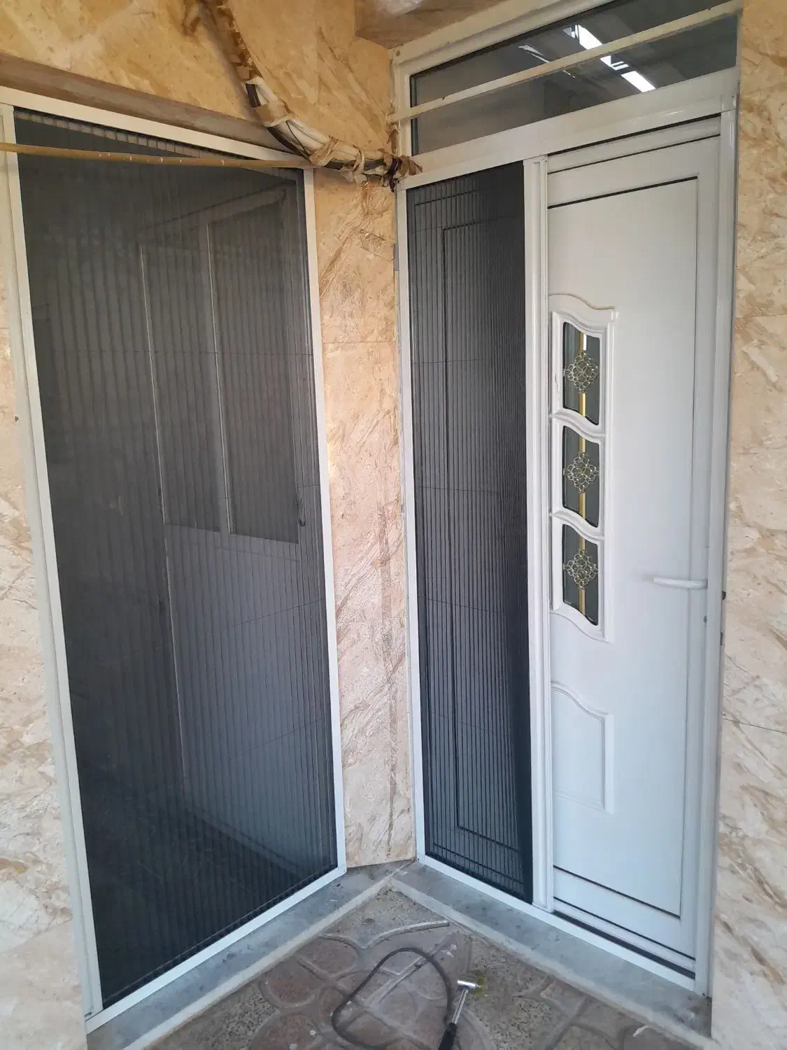 خدمات درب و پنجره دوجداره UPVC تضمینی|خدمات پیشه و مهارت|هشتگرد, شهرک گلخانه|دیوار