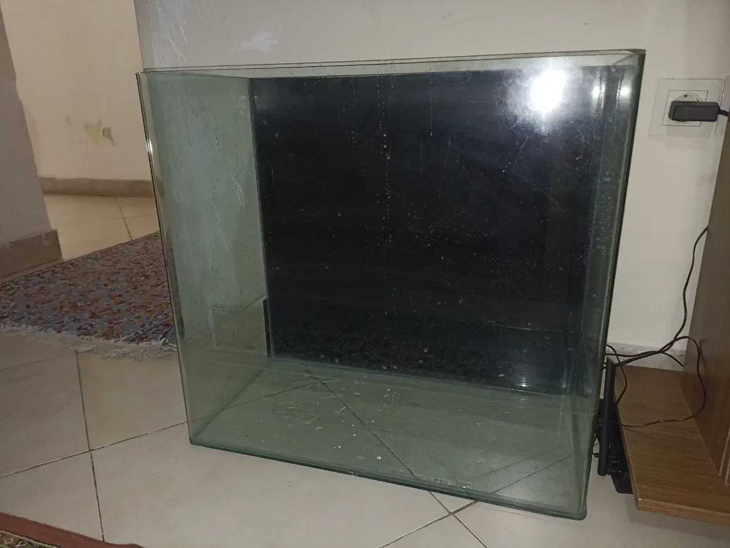 آکواریوم شیشه خم|ماهی|تهران, آبشار تهران (دریاچه)|دیوار