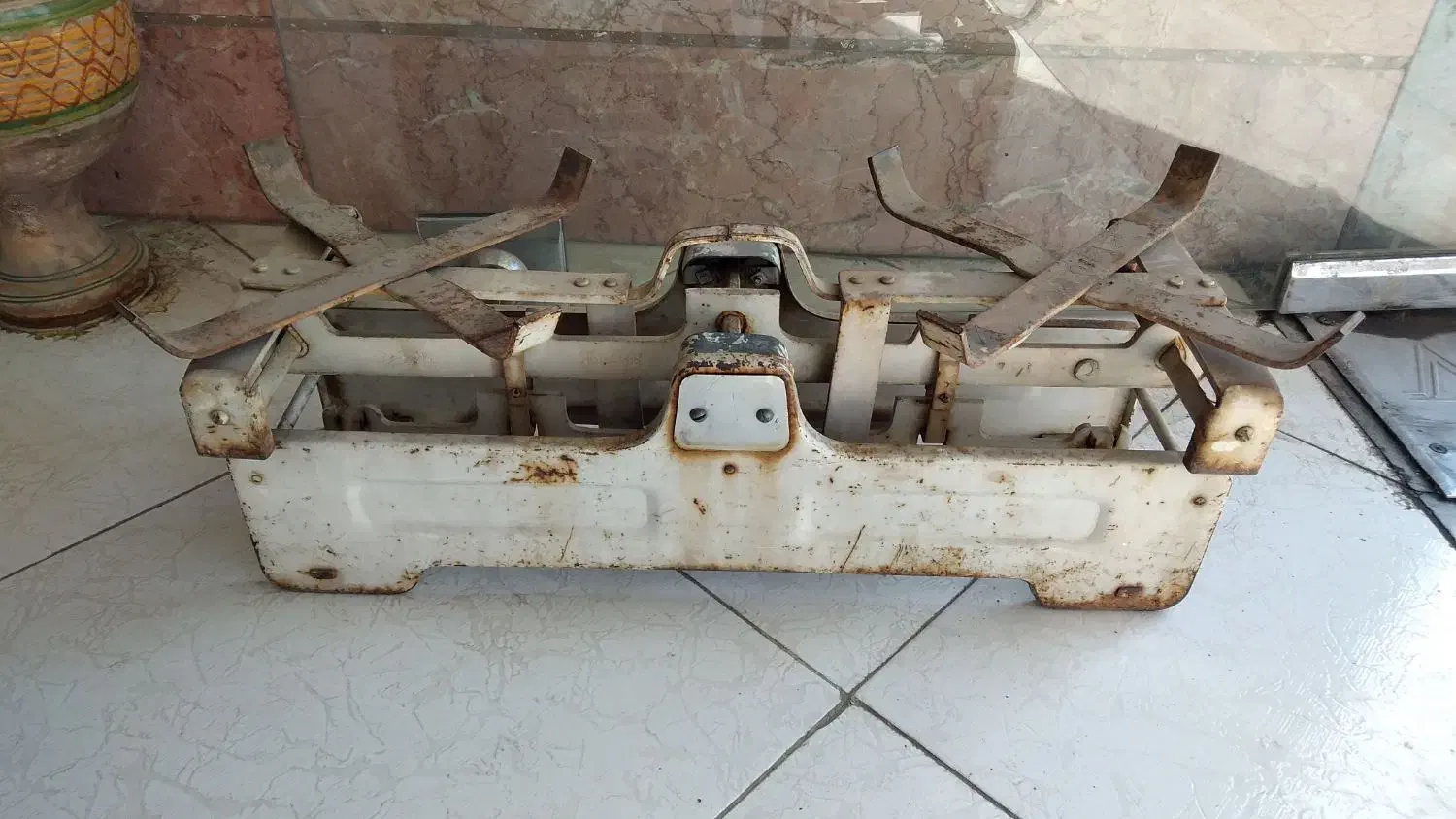 ترازو کفه ای|کلکسیون اشیاء عتیقه|دماوند, دماوند|دیوار