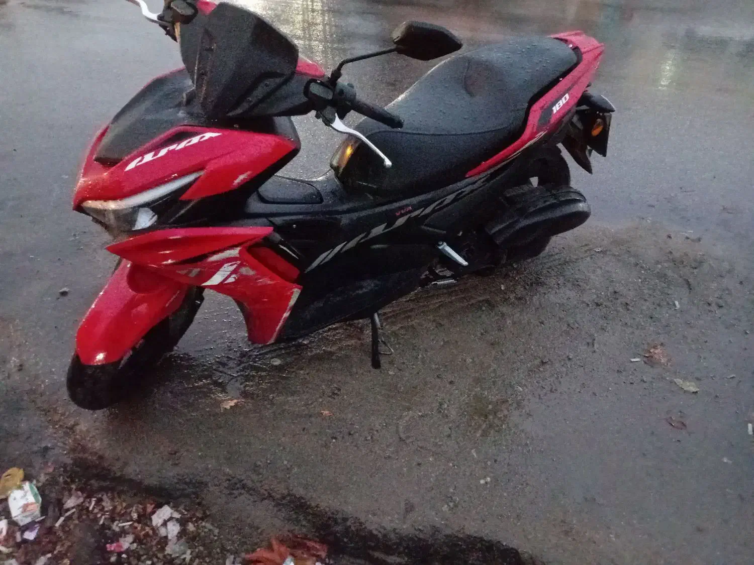 موتور کلیک هایلوکس ۱۸۰|موتورسیکلت|ارومیه, |دیوار