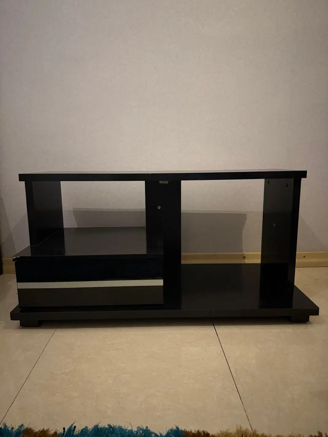 تلویزیون ۳۲ اینچ سونی بهمراه زیر تلویزیون|تلویزیون و پروژکتور|اهواز, کوی نفت|دیوار