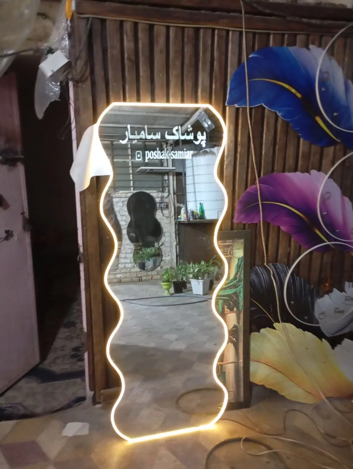 اینه قدی|آینه|شیراز, کوشک میدان|دیوار