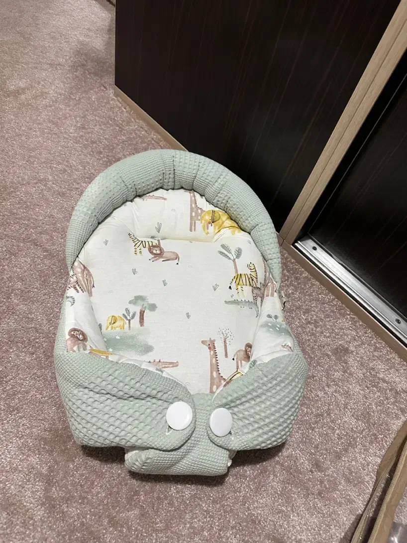 آغوشی|کالسکه و لوازم جانبی|رشت, گلسار|دیوار