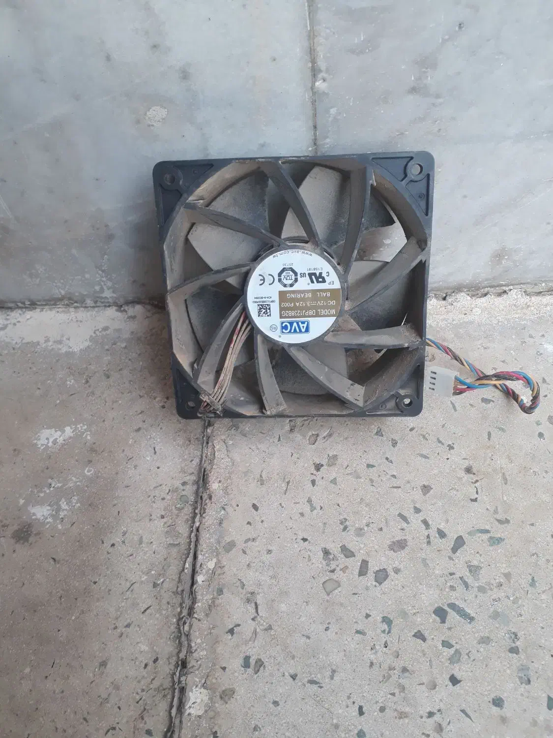 فن خنک کنده ماینر|قطعات و لوازم جانبی رایانه|اندیشه, اندیشه فاز ۱|دیوار