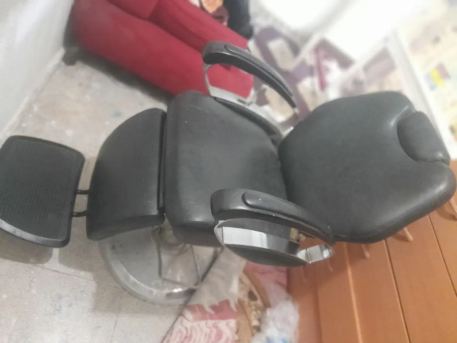 صندلی اریشگری در حد نو|آرایشگاه و سالنهای زیبایی|فولادشهر, A3|دیوار