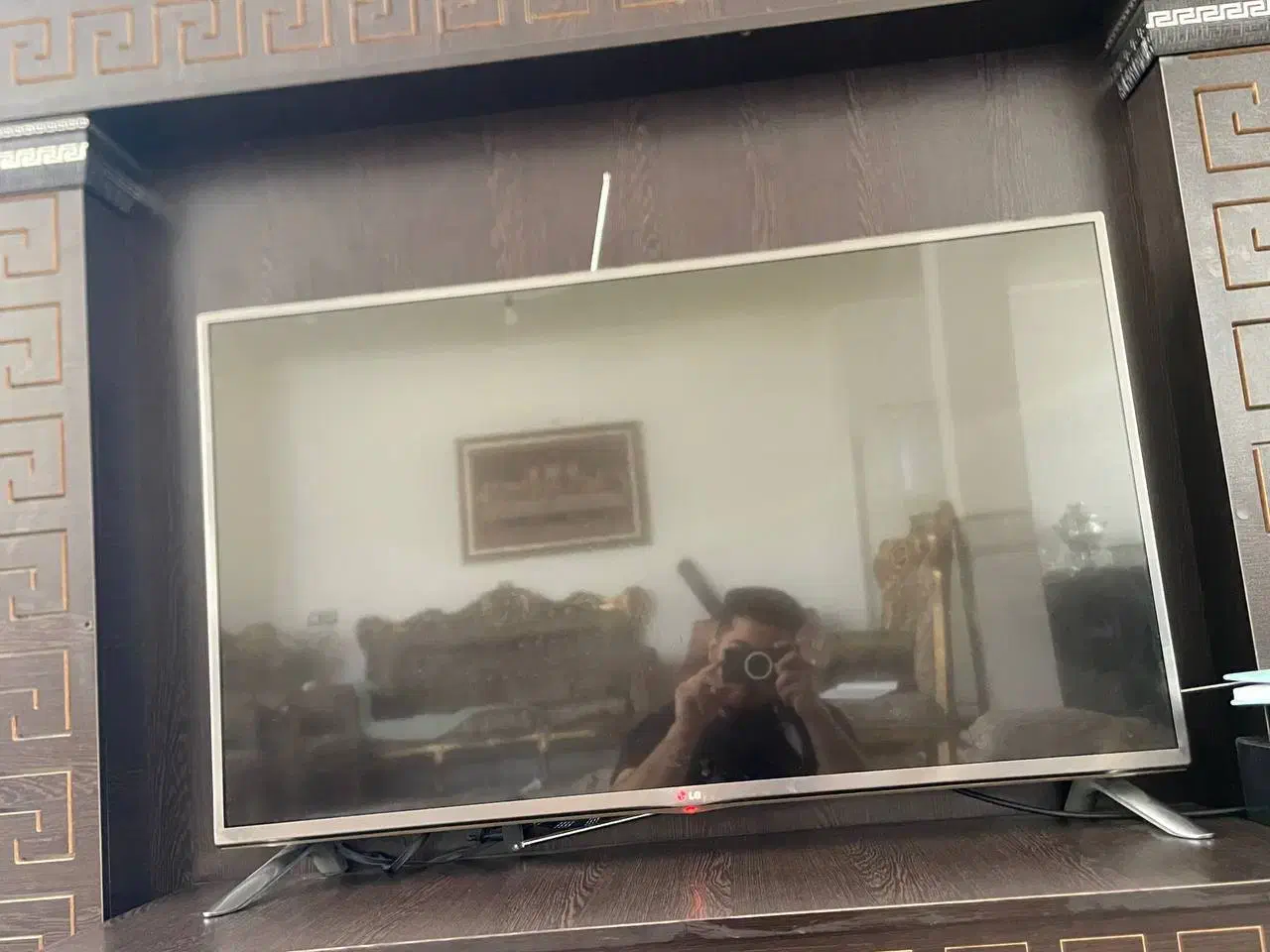 تلوزیون ال جی ۴۲ اینج تمیز و سالم|تلویزیون و پروژکتور|صحنه, |دیوار