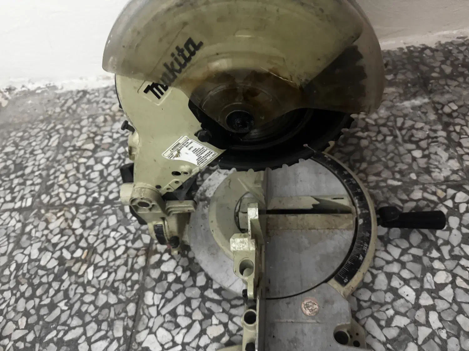 فارسی بر  فرز|ابزارآلات|اندیشه, پرنیان|دیوار