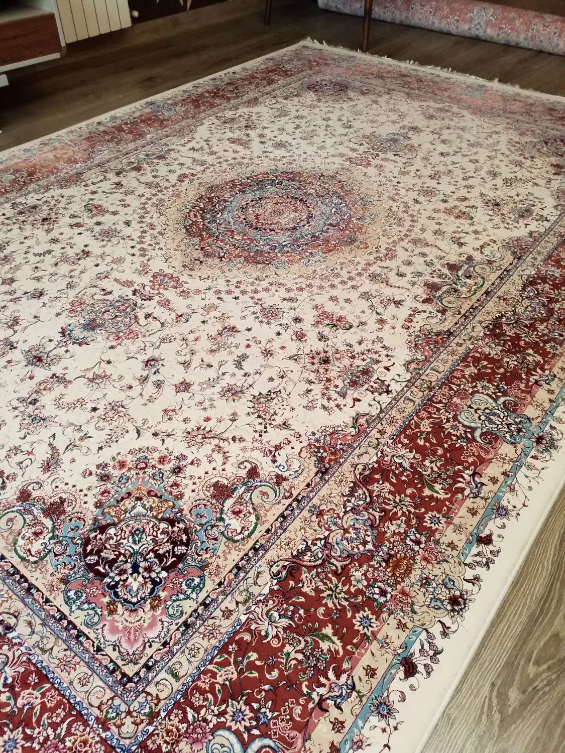 فرش بهشتی تبریز ۱۵۰۰ شانه تراکم ۴۳۰۰|فرش|رشت, نیکمرام|دیوار