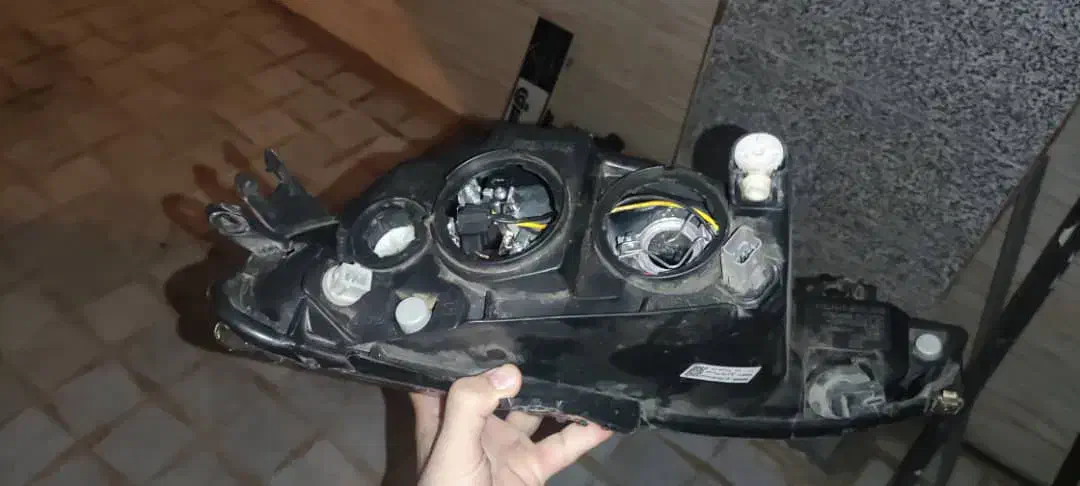 چراغ۲۰۶ سمت شاگرد|قطعات یدکی و لوازم جانبی|رشت, معلم|دیوار