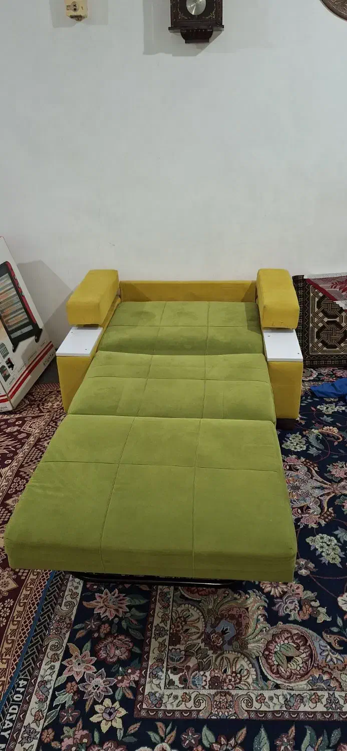 مبل تختخوابشو سالم در حد نو بدون نقص مشکل|مبلمان خانگی و میز عسلی|رشت, یخسازی|دیوار