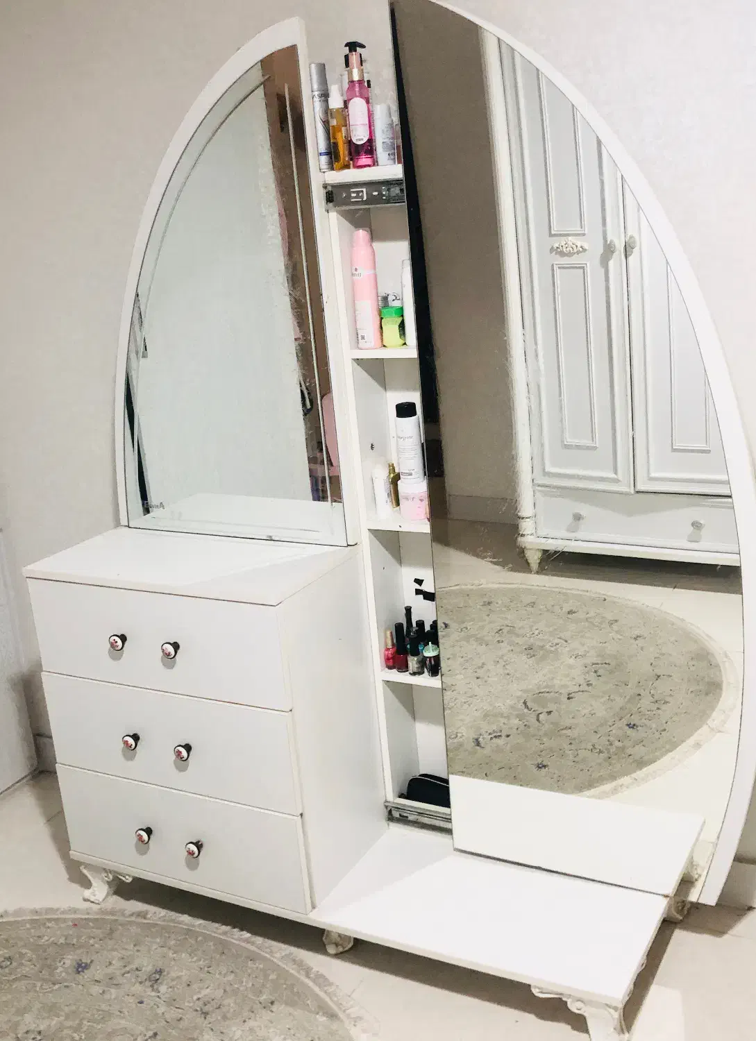 میزآرایش و دراور ودو عدد پاتختی|مبلمان خانگی و میز عسلی|رشت, استقامت ۱|دیوار