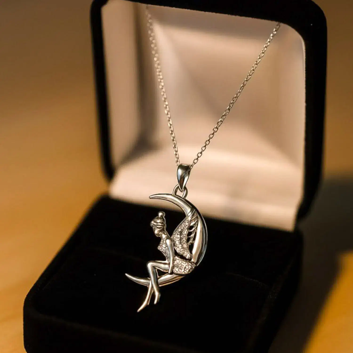 گردنبند نقره فرشته روی ماه کهکشانی بدون دستمزد۰۲۸۴|بدلیجات|تبریز, |دیوار