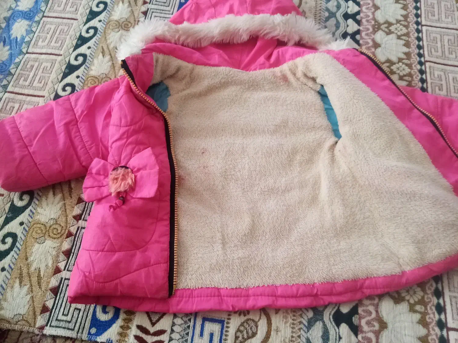 کابشن دخترانه|کفش و لباس بچه|تربت جام, باغ سنگان سفلی|دیوار