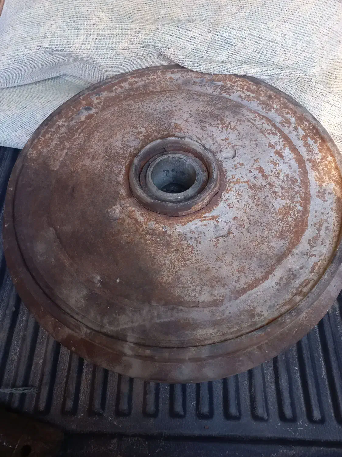 چرخ بیل زنجیری قدیمی|قطعات یدکی و لوازم جانبی|اصفهان, حسینآباد|دیوار