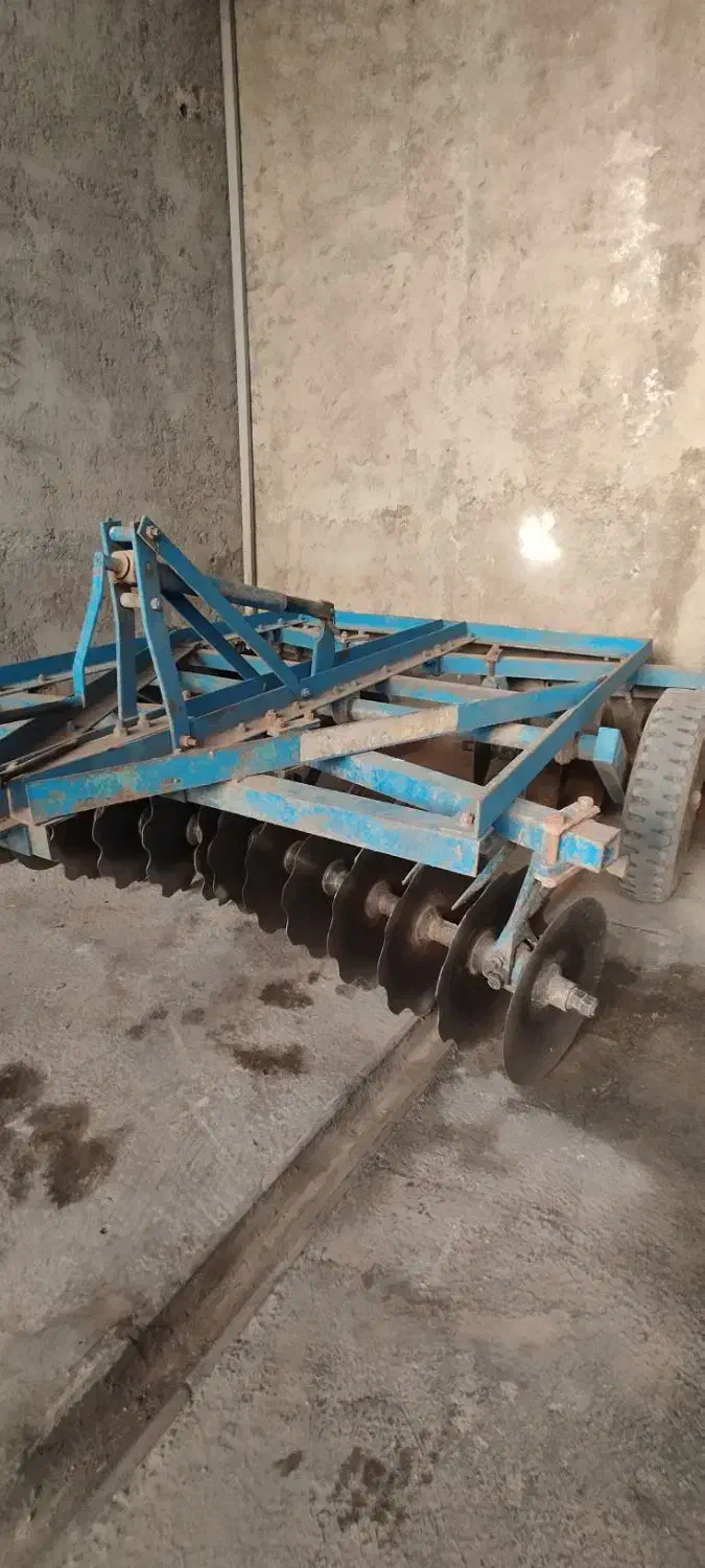 دیکس مقدسی|ماشین‌آلات صنعتی|نگین شهر, |دیوار