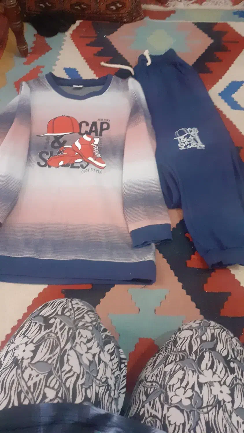 مقداری لباس و وسایل منزل|حراج|قم, باغ شازده|دیوار