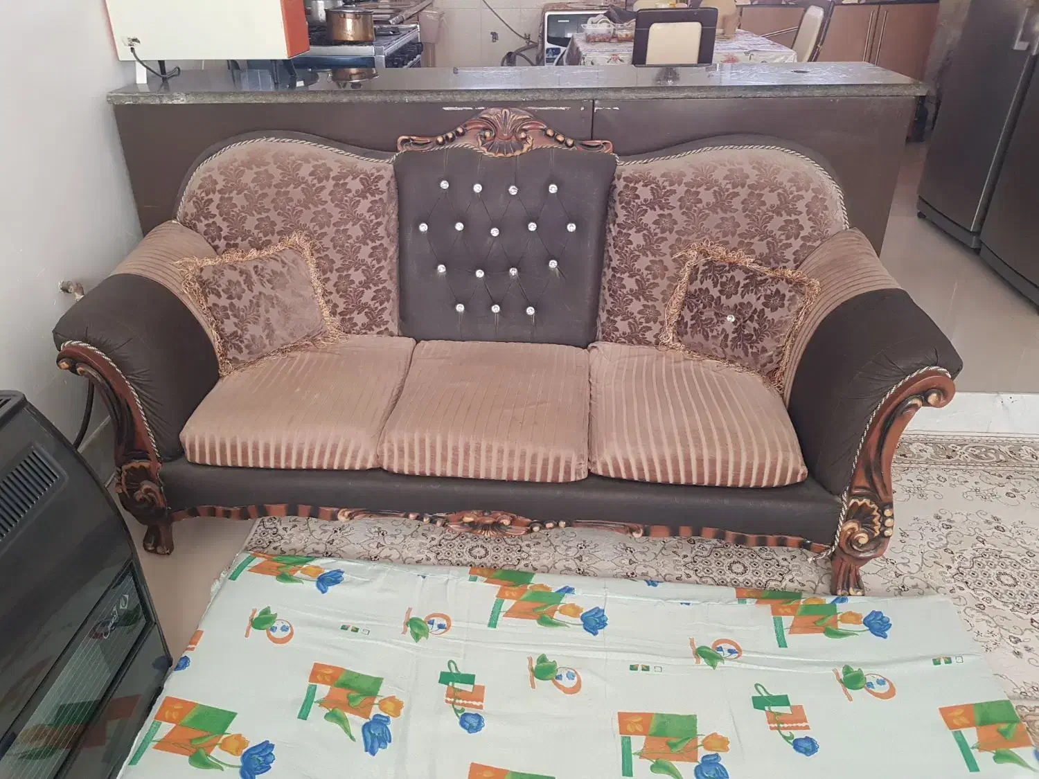 فروش مبل ۷ نفره تمیز|مبلمان خانگی و میز عسلی|جهرم, |دیوار