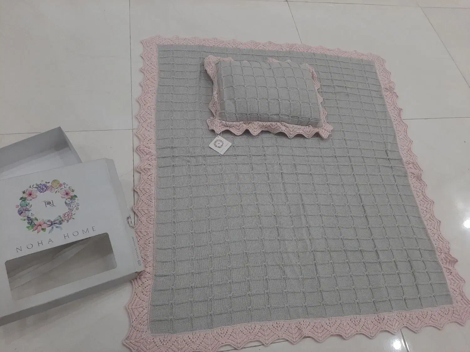 ست نوزادی بافتنی و چند تکه لباس نو|اسباب و اثاث بچه|بروجرد, |دیوار