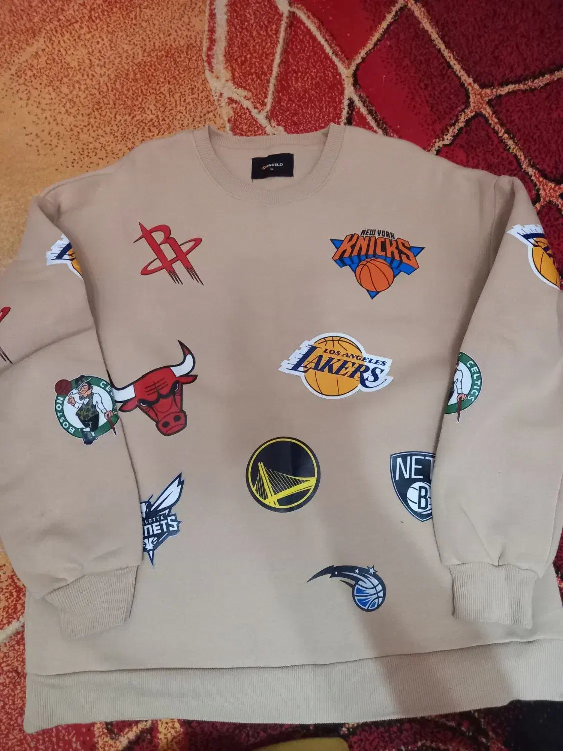 کابشن سالم|لباس|رشت, استادسرا|دیوار